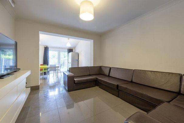 8 bedroom house to rent - Photo 1