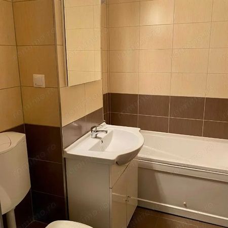 Zona Unirii un apartament cu 3 camere de inchiriat - Fotografie 3