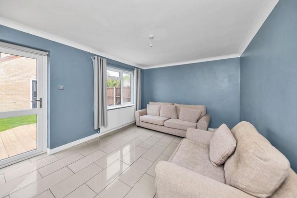 3 bedroom semi-detached house to rent - Photo 1