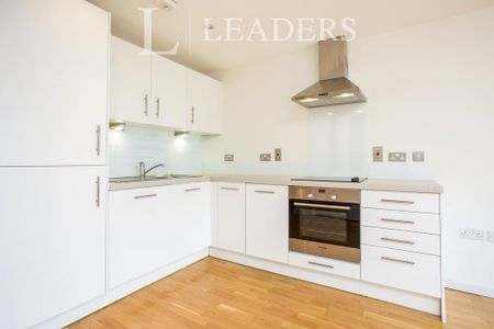 Studio to rent - Photo 2