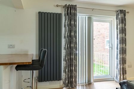 Available unfurnished now - Photo 2