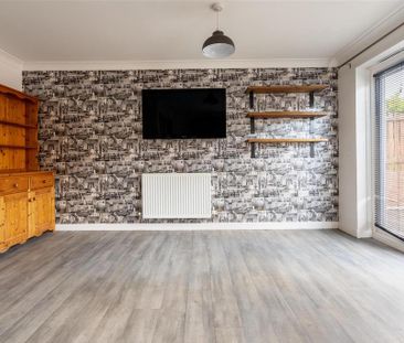 5 bedroom semi-detached house to rent - Photo 3