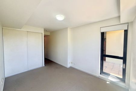 Modern Studio Apartment in Prime Hurstville Location - Photo 2