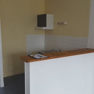 Location Appartement 2 pièces 47m² COUTANCES 50200 - Photo 2