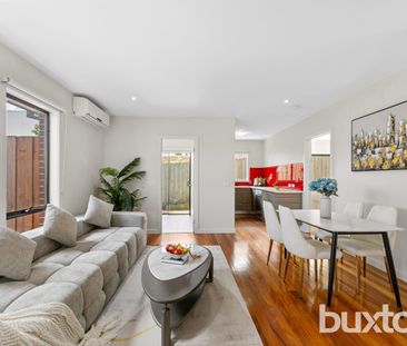 Stylish & Spacious Townhouse in Prime Doncaster Location - Photo 2