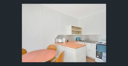 Fully Furnished 1 Bedroom Unit Walking Distance to the Beach - ALL INSPECTIONS ARE ON QLD TIME - Photo 3