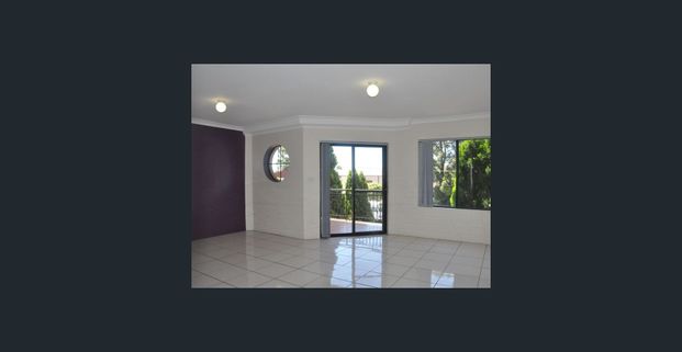 SPACIOUS TWO BEDROOM APARTMENT - Photo 1