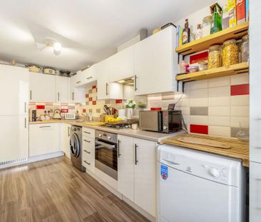 3 bedroom end of terrace house to rent - Photo 5