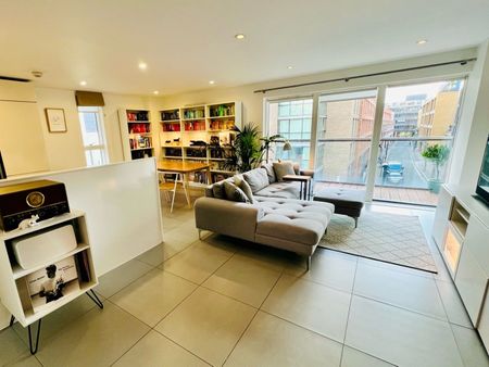 3 Bed Flat, Dance Square, EC1V - Photo 2