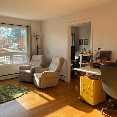 Grand 4½ mi-meublé, chauffé et à deux pas de l'Uni à louer - Photo 3