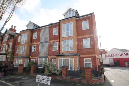 Castle Boulevard, Lenton, England - Photo 3