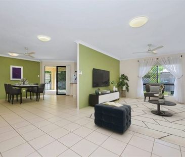 LARGE 4 BEDROOM 2 BATHROOM FAMILY HOME - Photo 2