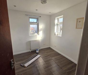 5 bedroom end of terrace house to rent - Photo 4