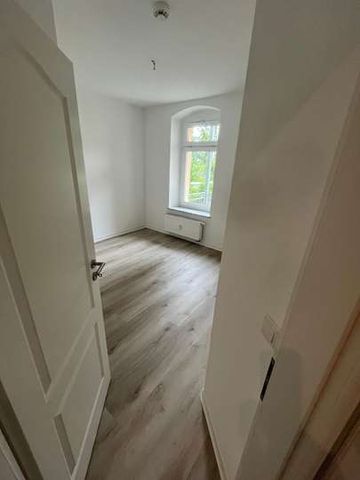 NEUES Laminat / großer Balkon an der Küche / Wanne u.v.m. - Foto 5