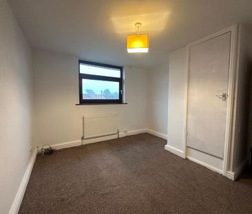 3 bedroom end of terrace house to rent - Photo 2