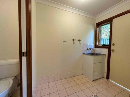 “Wonderful 3 bedroom Home - GREAT LOCATION” - Photo 3