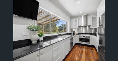 Stunning Family Home opposite Bungan Beach - 2 month lease available - Photo 3