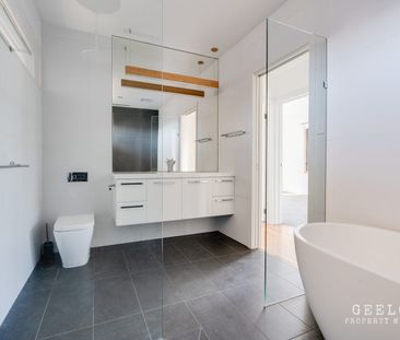 Modern Three Bedroom Home In Newcomb. - Photo 6