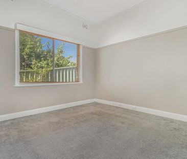 Charming & Spacious Home in Prime Golden Square Location - Photo 1