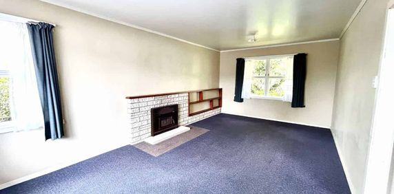 Great Hillcrest 4 Bedroom Home - Photo 2