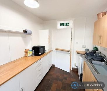 1 bedroom in a house share to rent - Photo 4