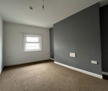 3 bed flat to rent in Old Christchurch Road, Bournemouth, BH1 - Photo 1