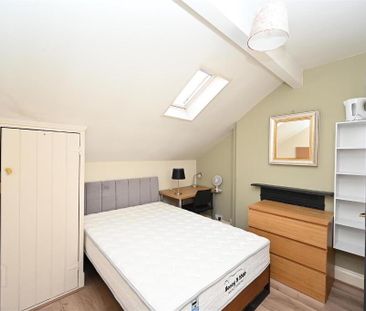 Room 5, 9 Eglantine Avenue, Belfast, BT9 6DW - Photo 3