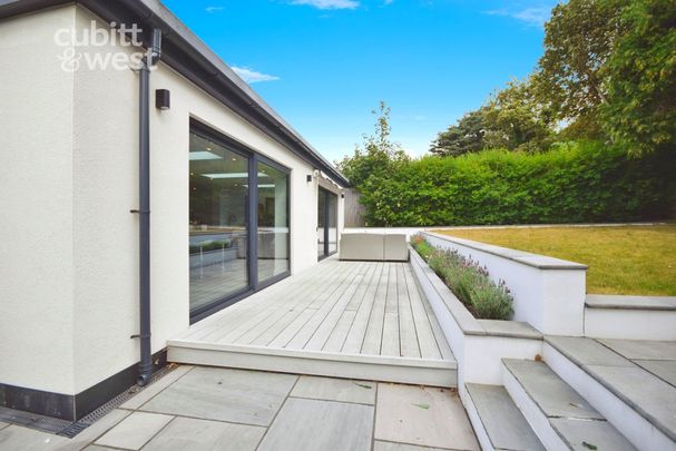 5 bedroom detached bungalow to rent - Photo 1