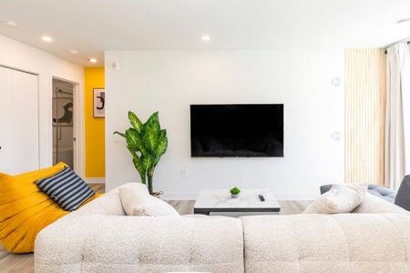 Unit None: Entire unit - Photo 2