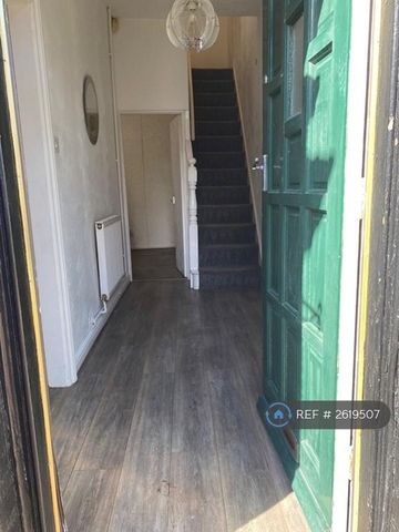 2 bedroom semi-detached house to rent - Photo 4