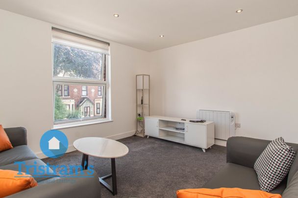 2 bed Flat for Rent - Photo 1