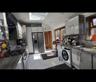 5 Bed Terraced House, Bowyer Road, B8 - Photo 1