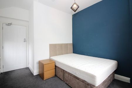 1 bedroom in a house share to rent - Photo 3