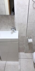 Riverview Gardens, Twickenham - Photo 4