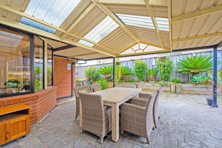 “Furnished Spacious 4 Bedroom House in Kellyville” - Photo 2