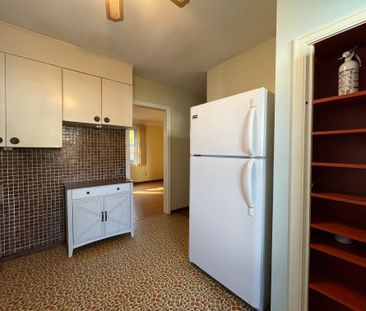 Charming 3 Bedroom Character Home In Strathearn - Photo 5