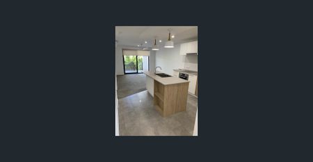 Beautiful 2 Bed 2 Bathroom modern apartment - Photo 4