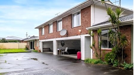 Tidy Unit In Sandringham - Photo 3