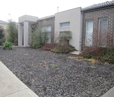 Charming 3 bedroom home - Photo 2