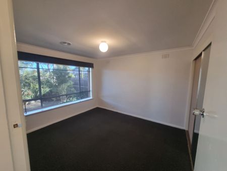 Conveniently Located - Photo 3