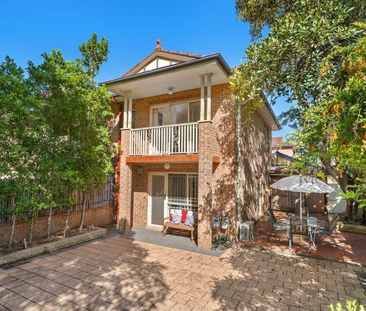 Oversized Spilt Level Townhouse - Photo 5