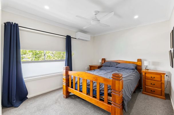 3 level townhouse with city views - Photo 1