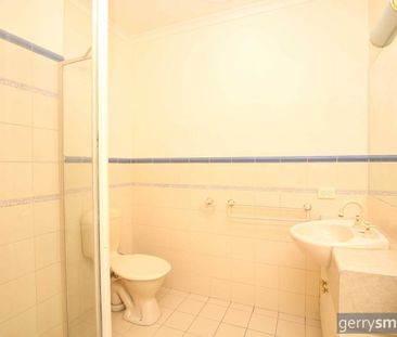 CLASSY TOWNHOUSE in WEIR PARK - Photo 6