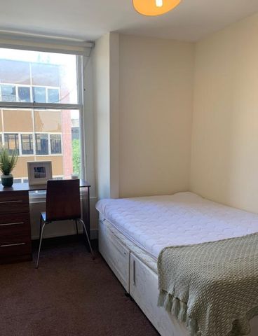 3 bedroom flat to rent - Photo 4