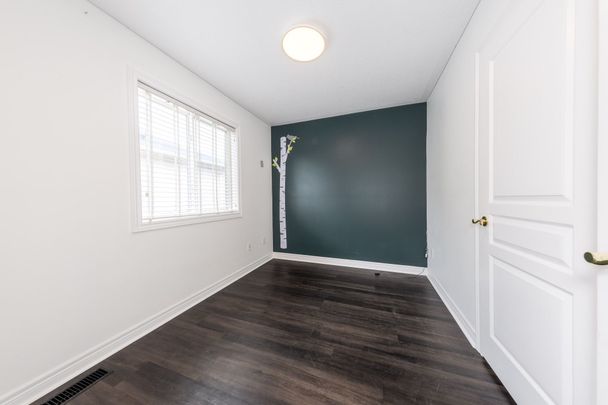 For Lease - 47 Mcmulkin Street, New Tecumseth, Ontario - Photo 1