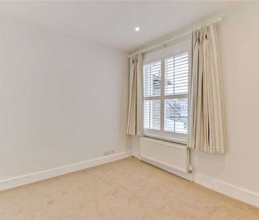 A charming characterful 2 bedroom cottage in a central and sought a... - Photo 3