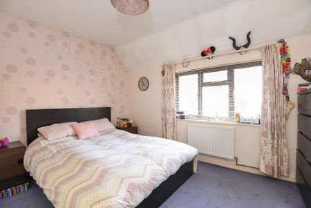 4 bedroom semi-detached house to rent - Photo 4