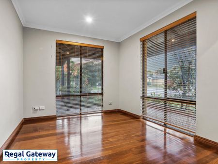 63 Freycinet Circuit, AUBIN GROVE WA 6164 - Photo 2