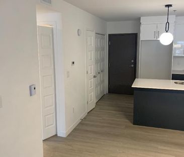 Superbe logement 5 1/2 à St-Nicolas, 3ème étage, climatisé, 2 STATIONNEMENTS EXTÉRIEURS INCLUS, LIBRE LE 1IER MARS 2027 - Photo 4