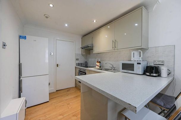 Studio to rent - Photo 1